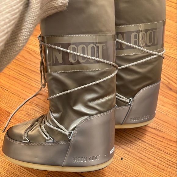 new Moon Boot Icon Glance Platinum Satin Boots - Picture 6 of 12